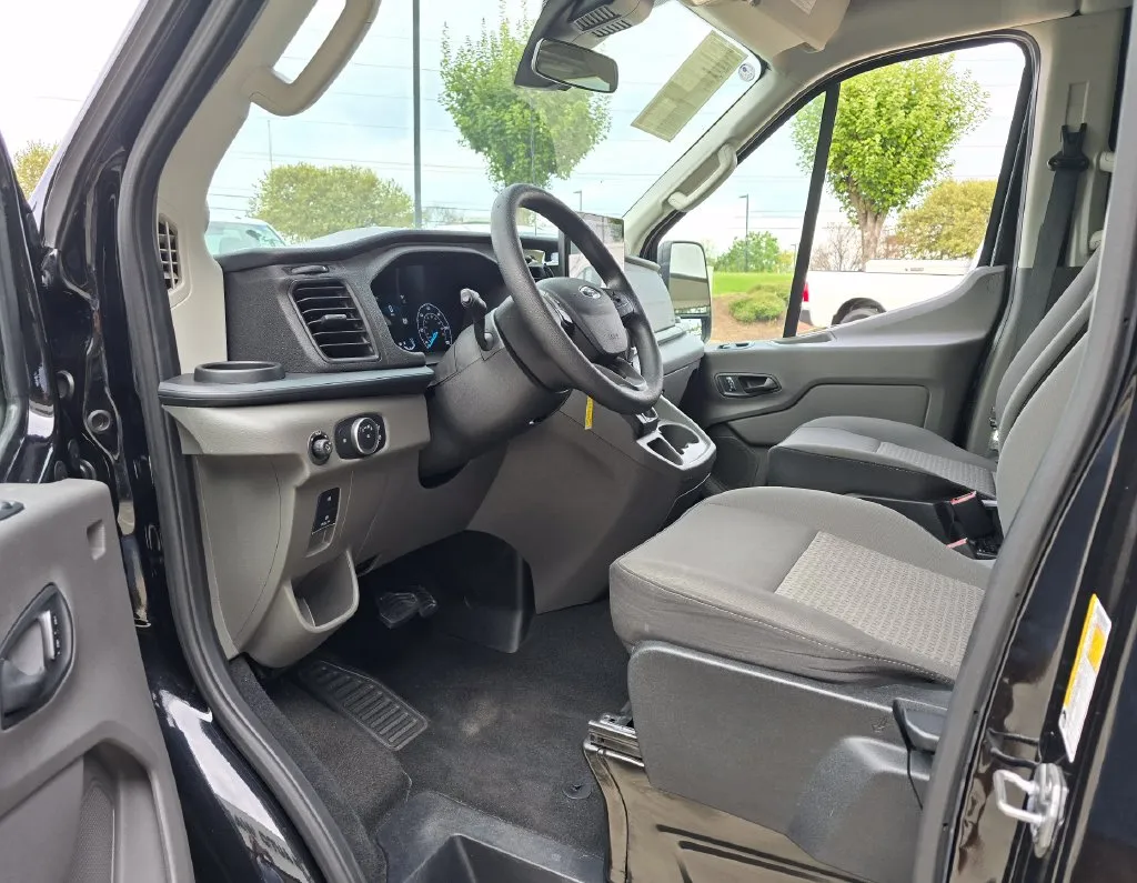 Ford Transit-350 photo 31