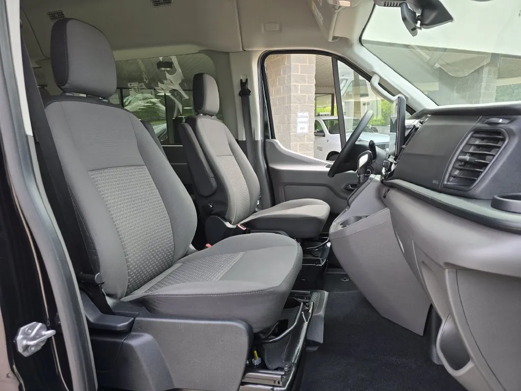 Ford Transit-350 photo 38