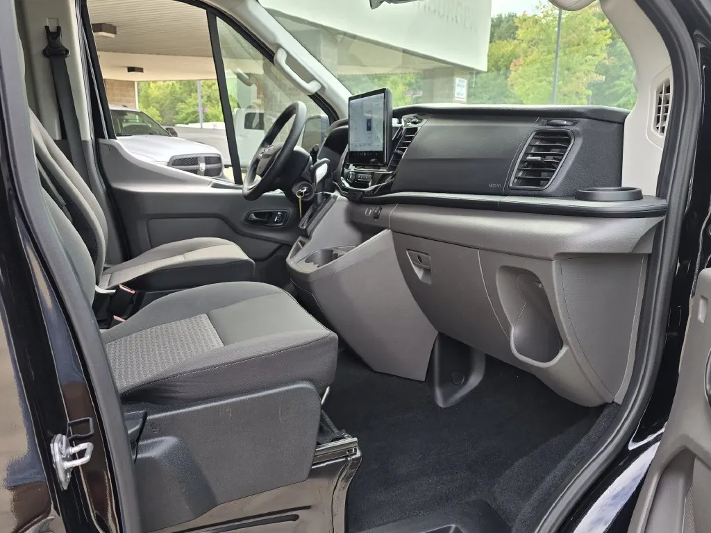 Ford Transit-350 photo 37