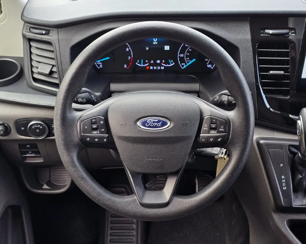 Ford Transit-350 photo 18