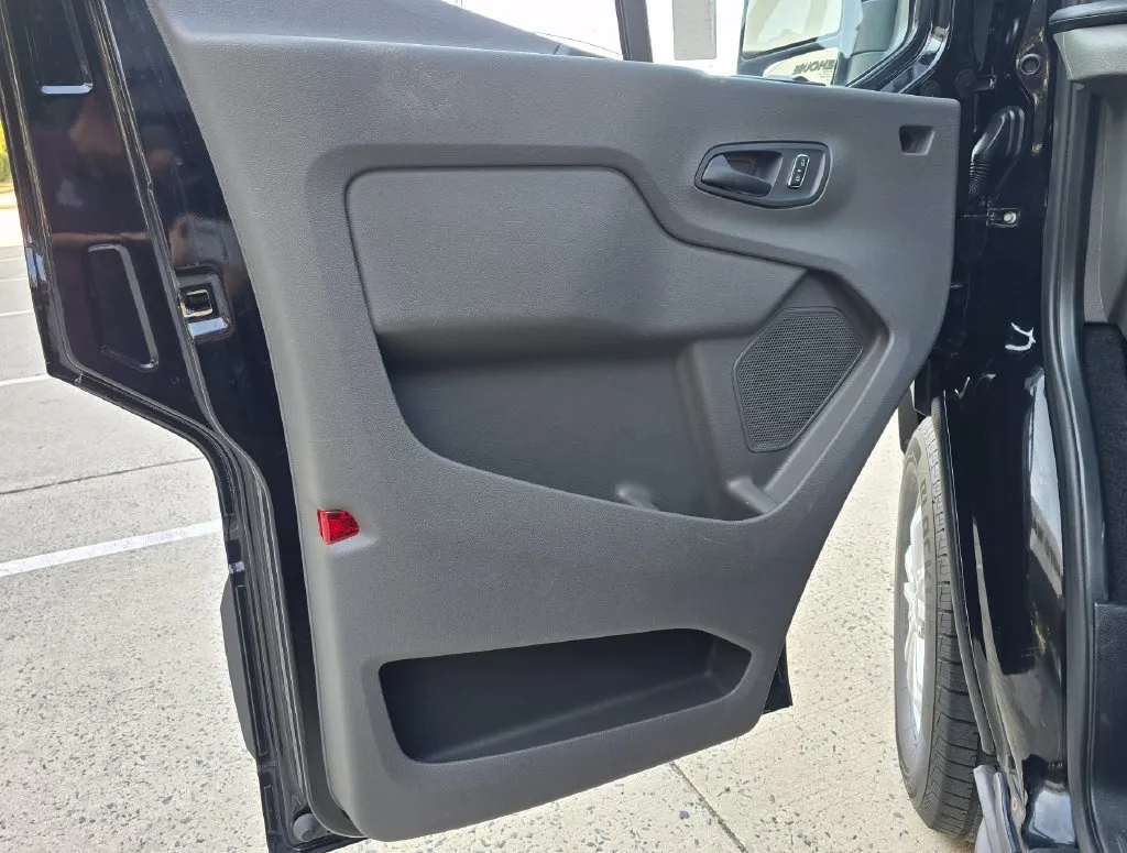 Ford Transit-350 photo 33