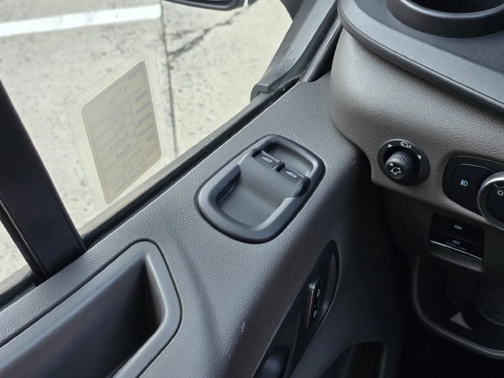 Ford Transit-350 photo 34