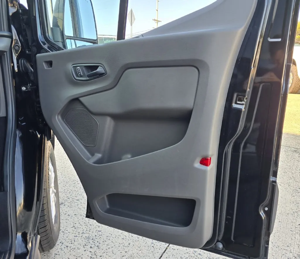 Ford Transit-350 photo 38
