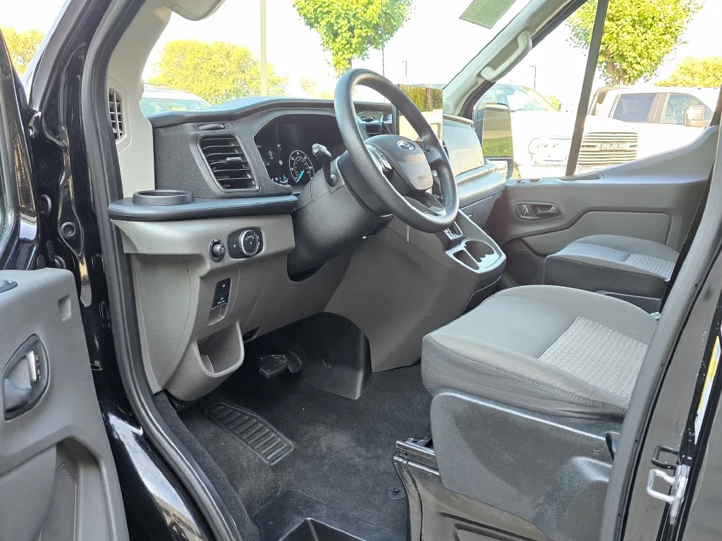Ford Transit-350 photo 31