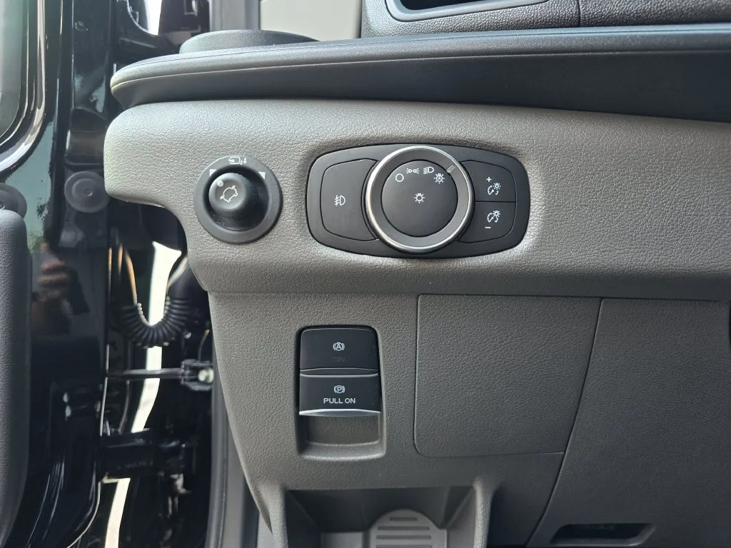 Ford Transit-350 photo 18