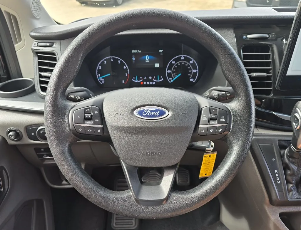 Ford Transit-350 photo 17