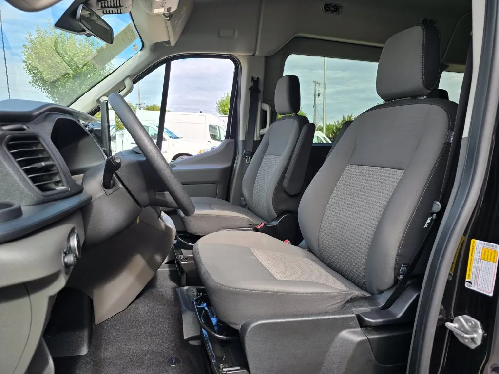 Ford Transit-350 photo 31