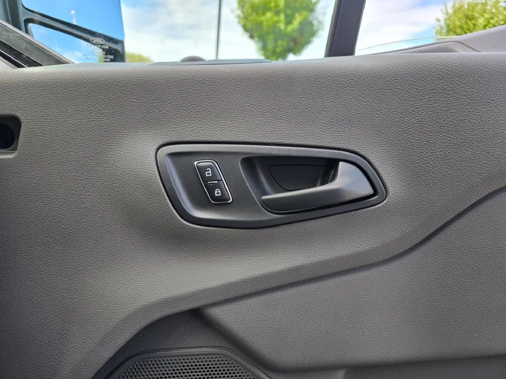 Ford Transit-350 photo 40