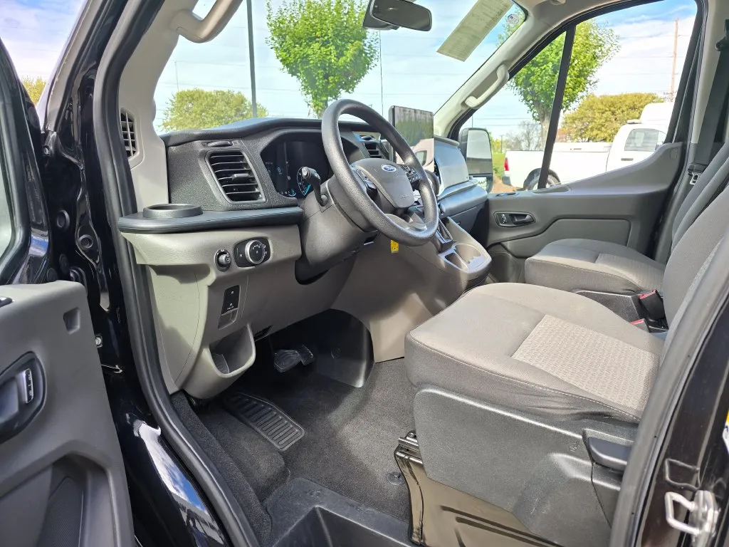 Ford Transit-350 photo 30