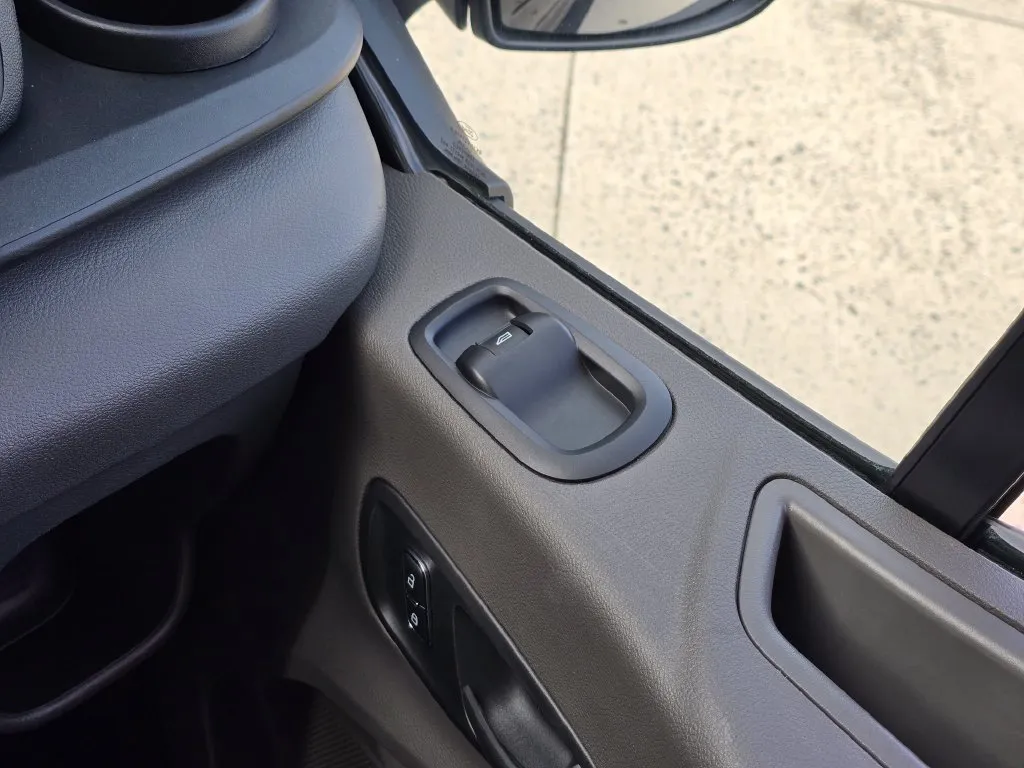Ford Transit-350 photo 39