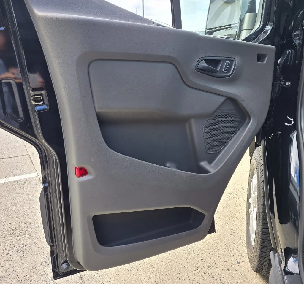 Ford Transit-350 photo 32