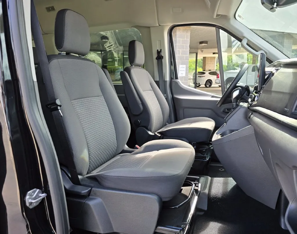 Ford Transit-350 photo 37