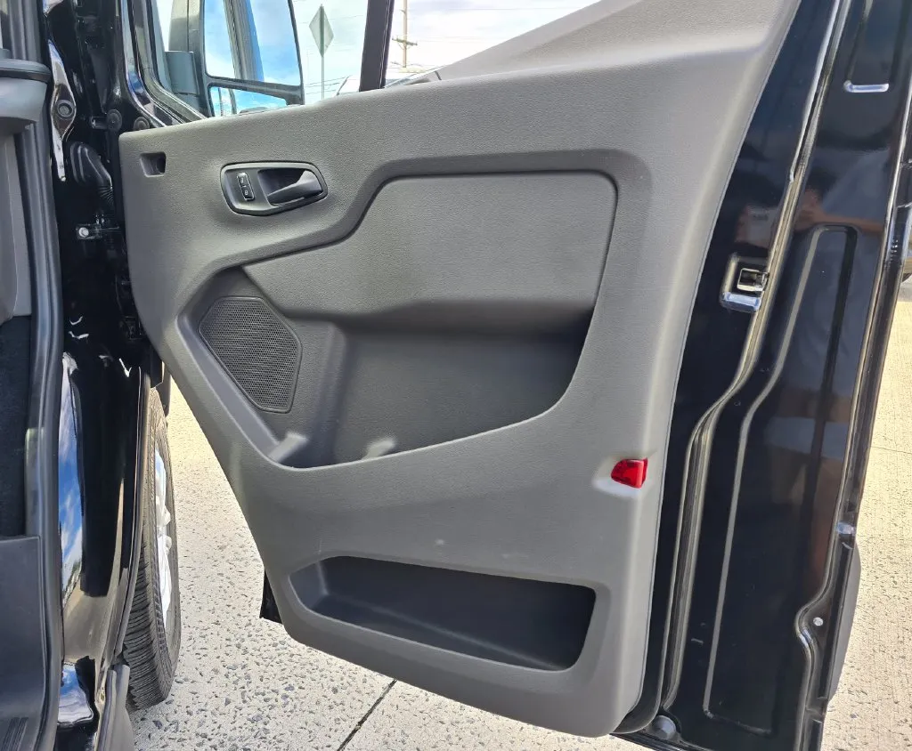 Ford Transit-350 photo 38