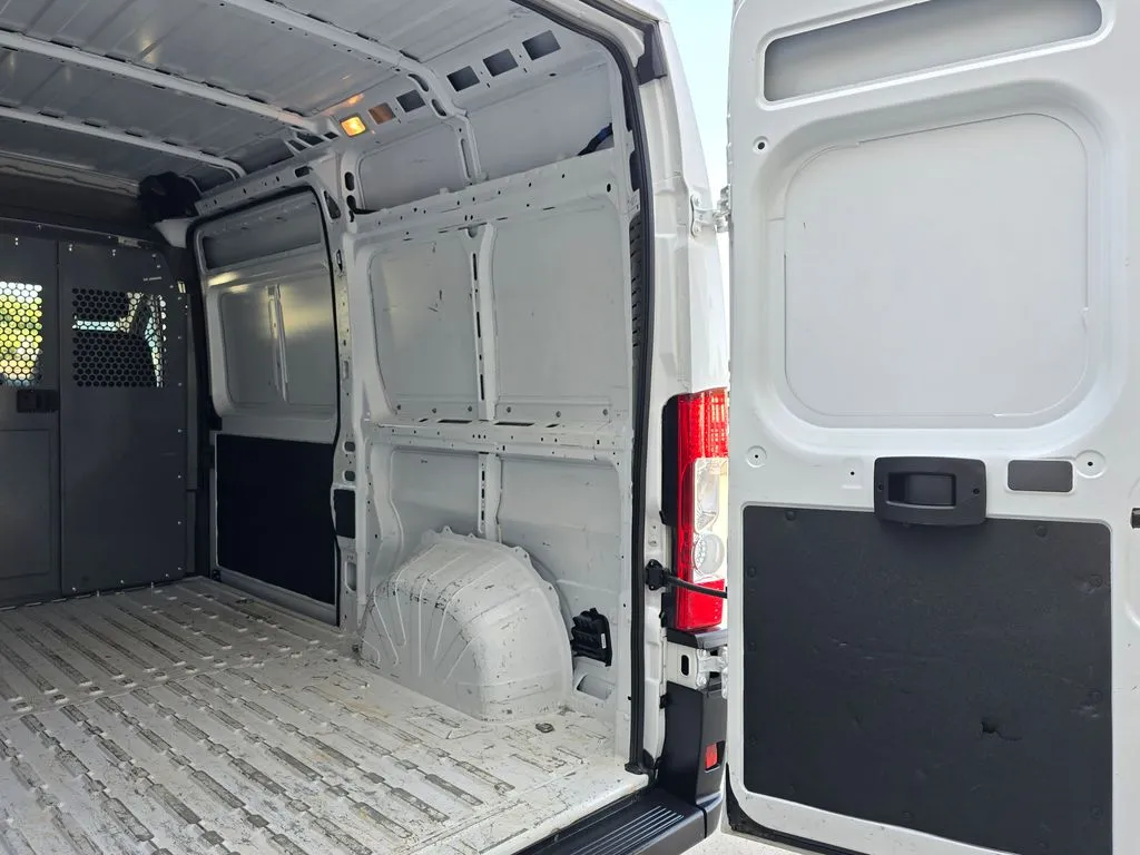 Ram ProMaster 2500 photo 16
