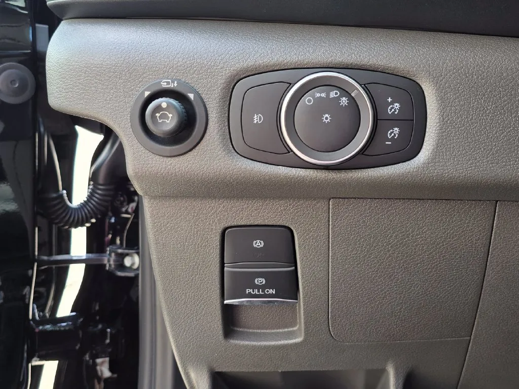 Ford Transit-350 photo 38