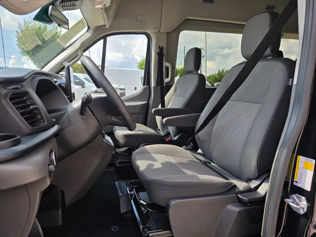 Ford Transit-350 photo 29