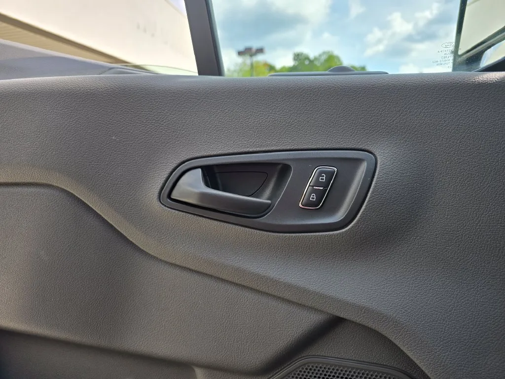 Ford Transit-350 photo 32