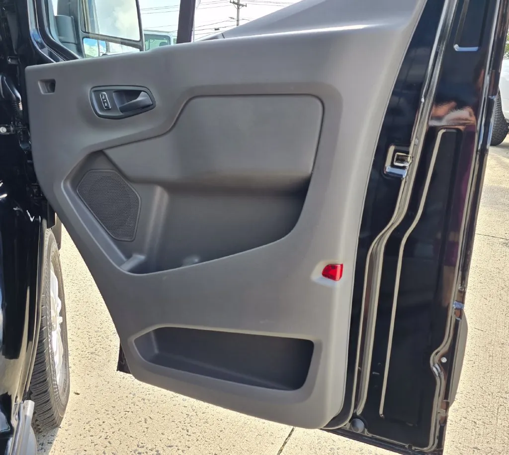 Ford Transit-350 photo 35