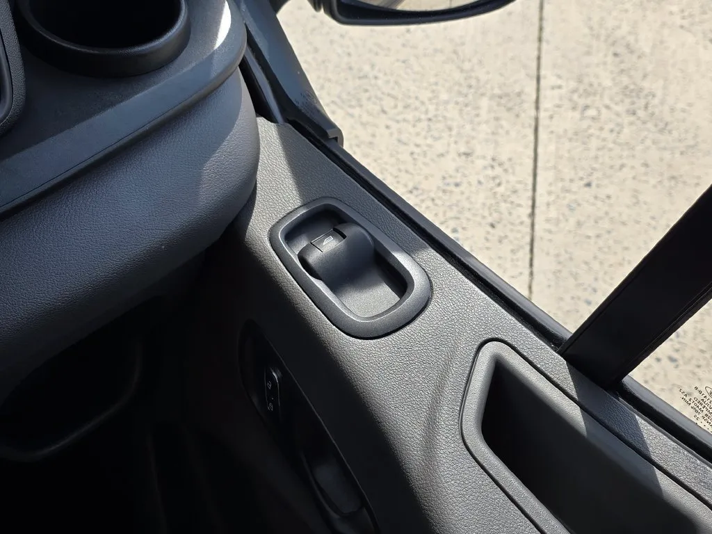 Ford Transit-350 photo 36