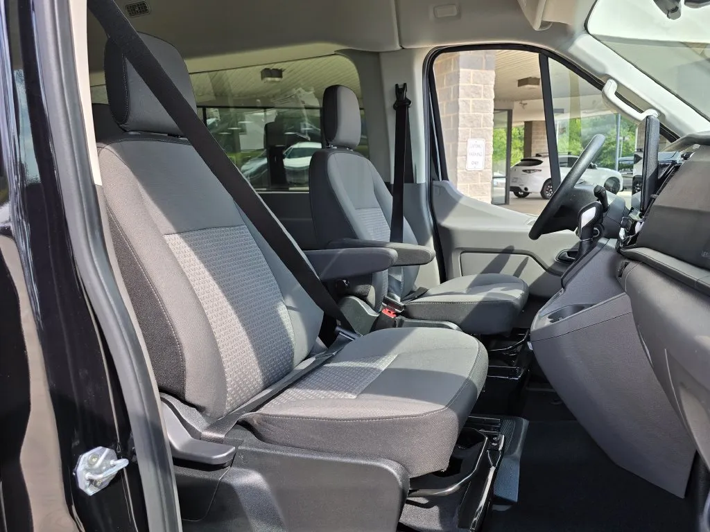 Ford Transit-350 photo 34