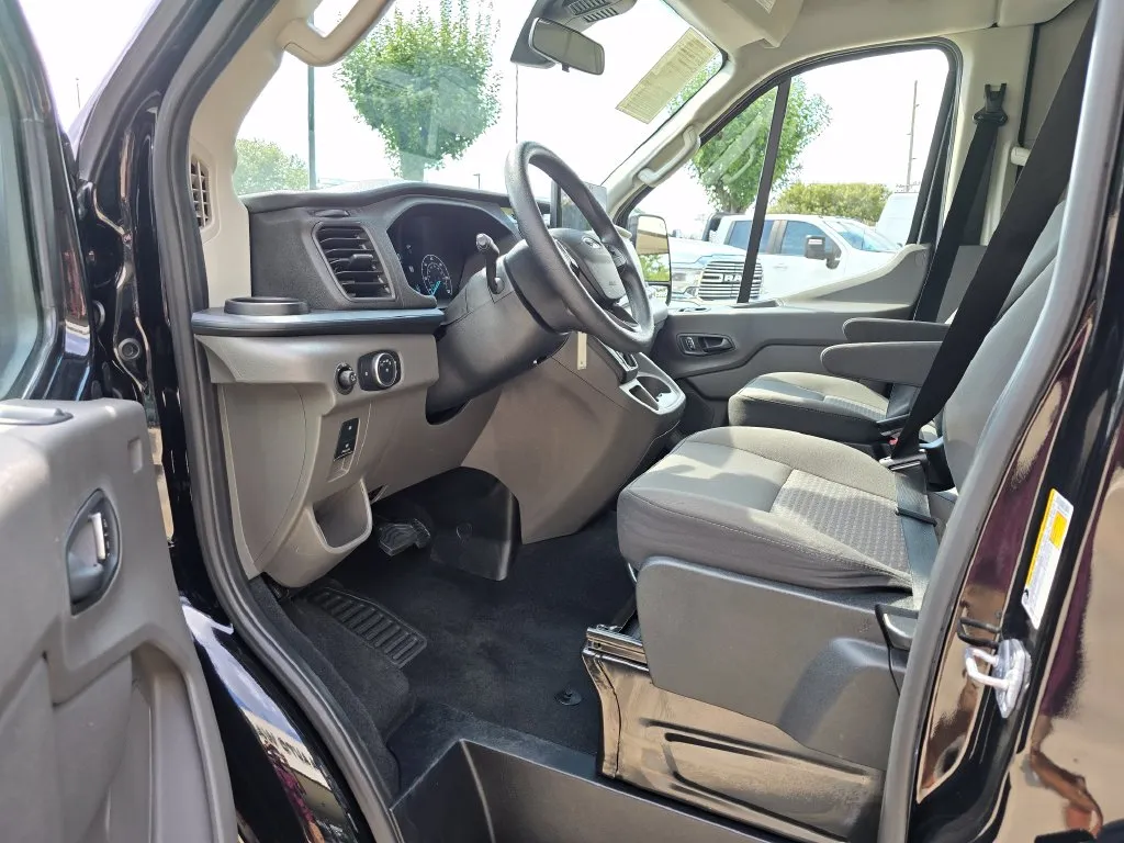Ford Transit-350 photo 28