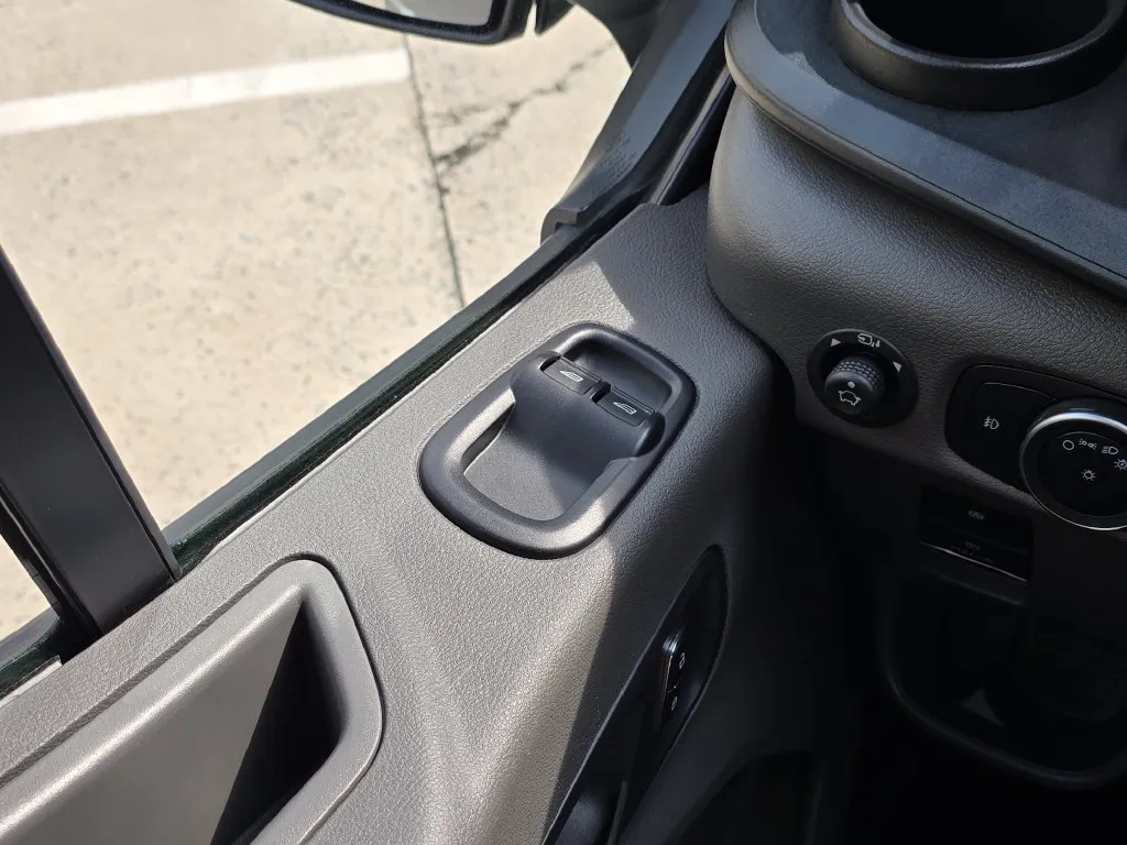 Ford Transit-350 photo 31