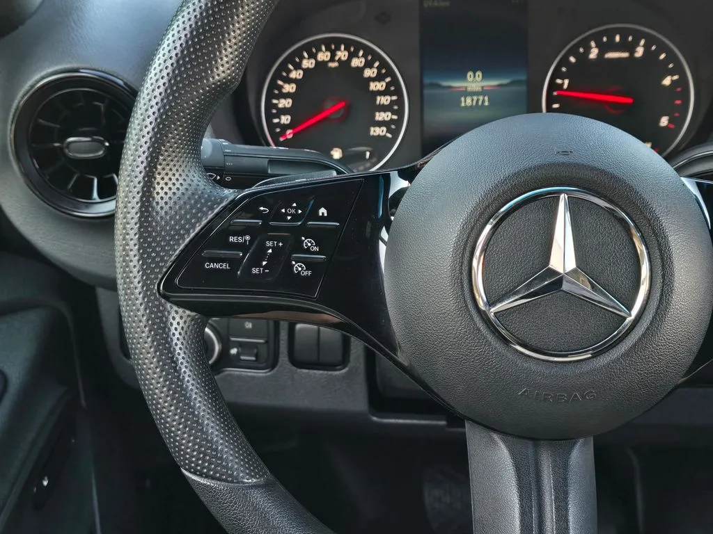 Mercedes-Benz Sprinter photo 21