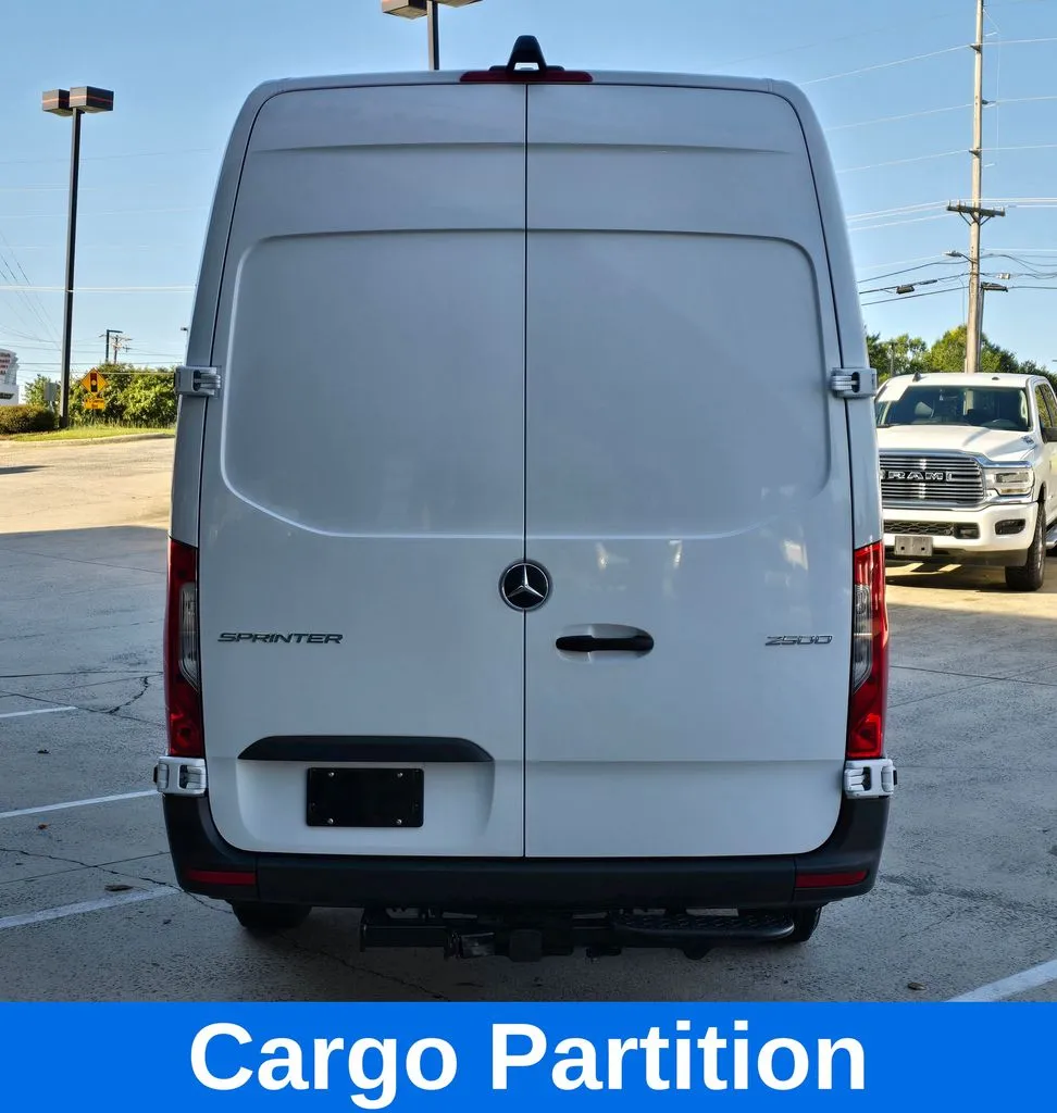 Mercedes-Benz Sprinter photo 6