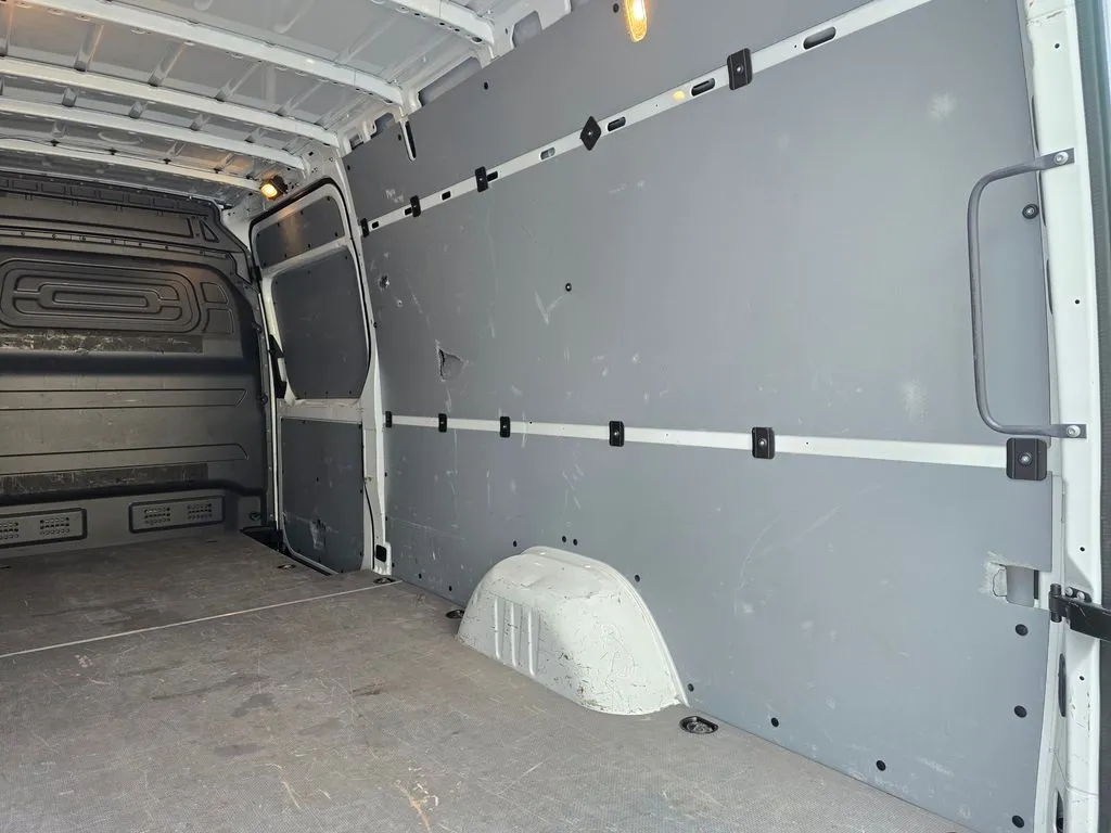 Mercedes-Benz Sprinter photo 15