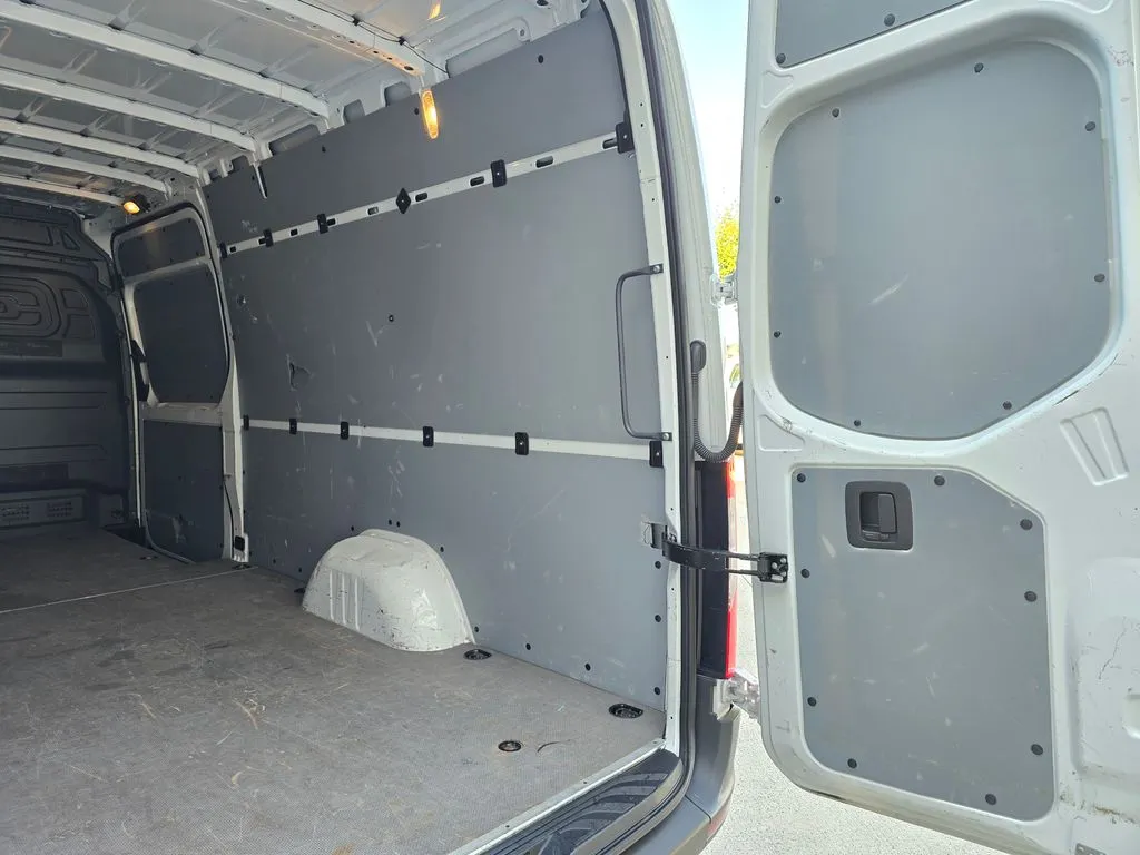 Mercedes-Benz Sprinter photo 14