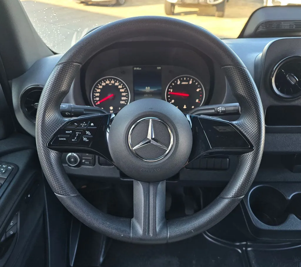 Mercedes-Benz Sprinter photo 19