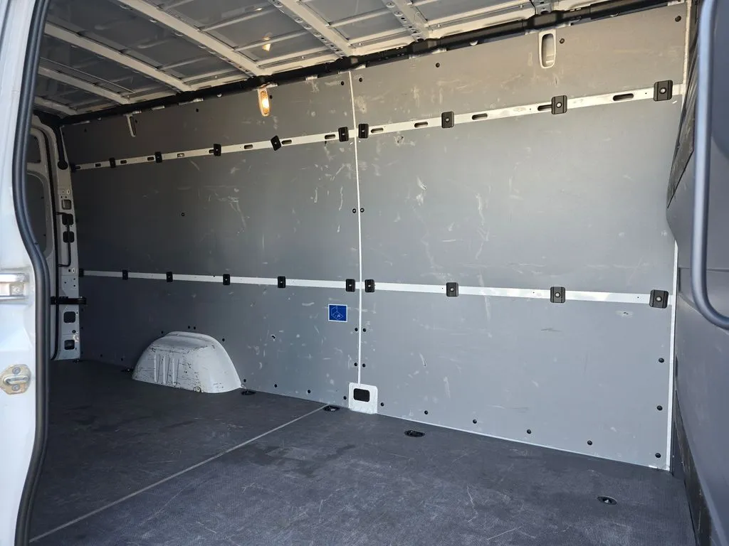 Mercedes-Benz Sprinter photo 17