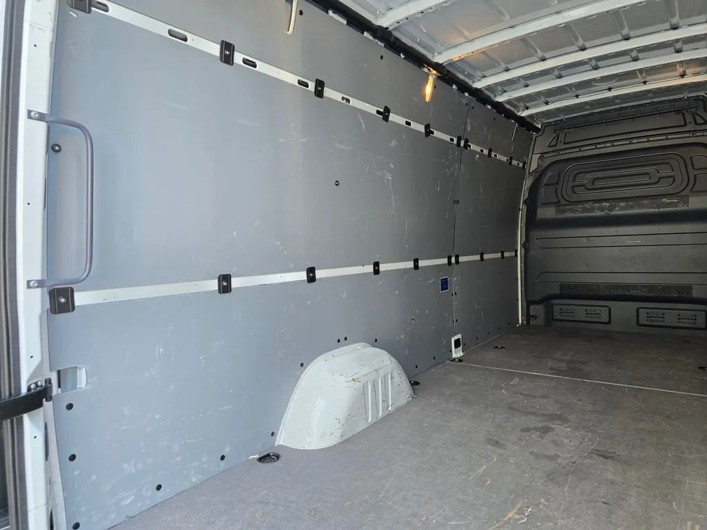 Mercedes-Benz Sprinter photo 13