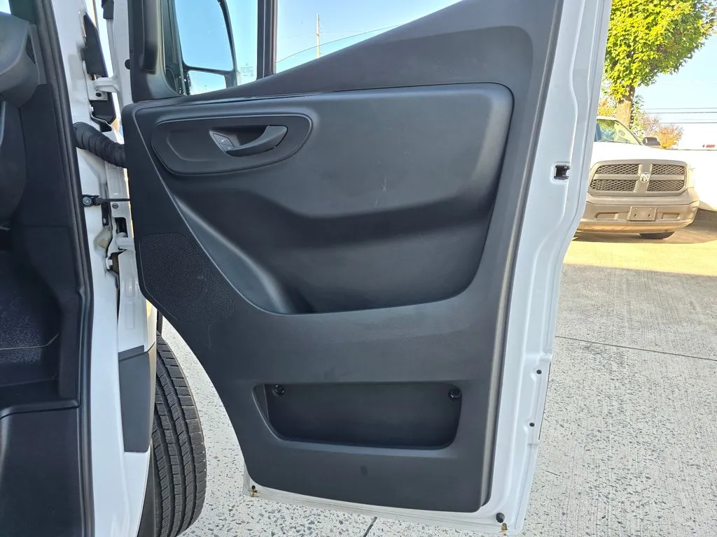 Mercedes-Benz Sprinter photo 34