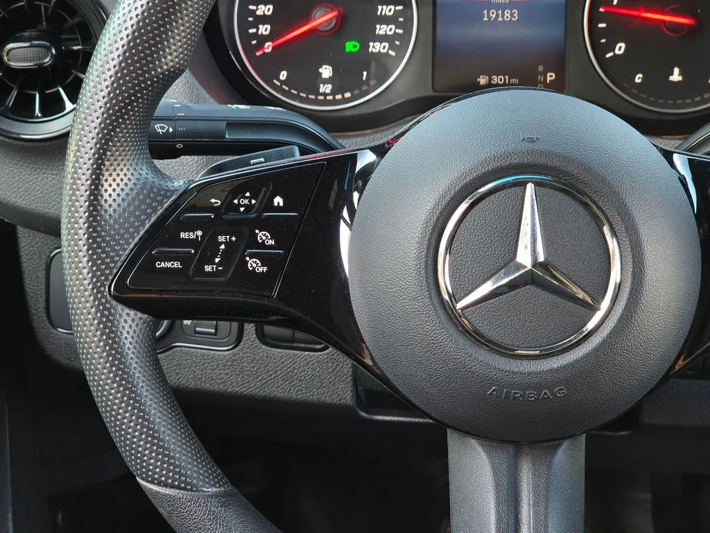 Mercedes-Benz Sprinter photo 22