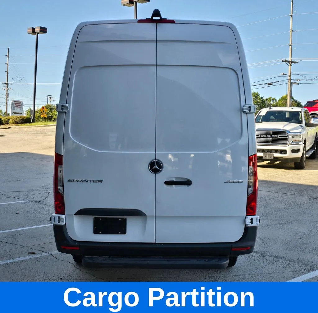 Mercedes-Benz Sprinter photo 6