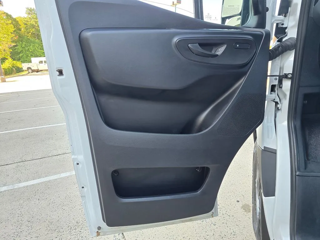 Mercedes-Benz Sprinter photo 29