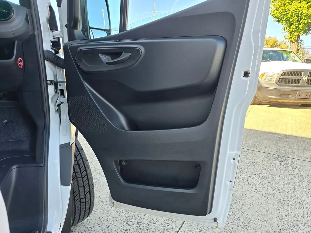 Mercedes-Benz Sprinter photo 34