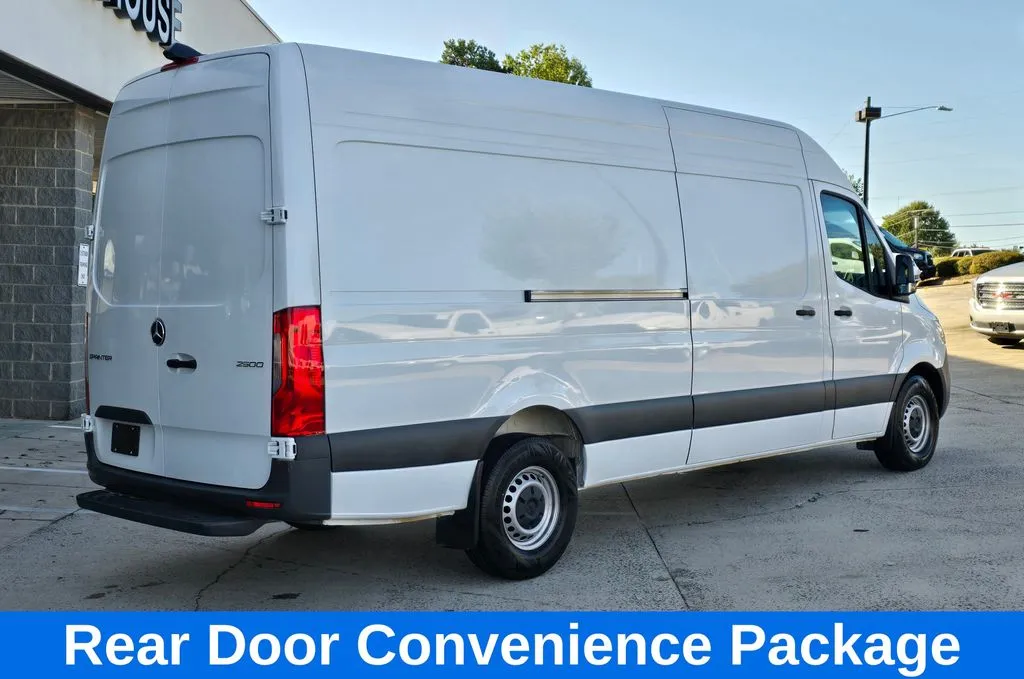 Mercedes-Benz Sprinter photo 5