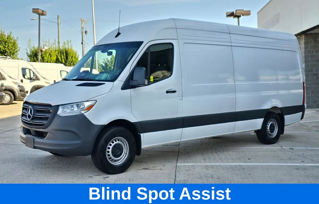 Mercedes-Benz Sprinter photo 9