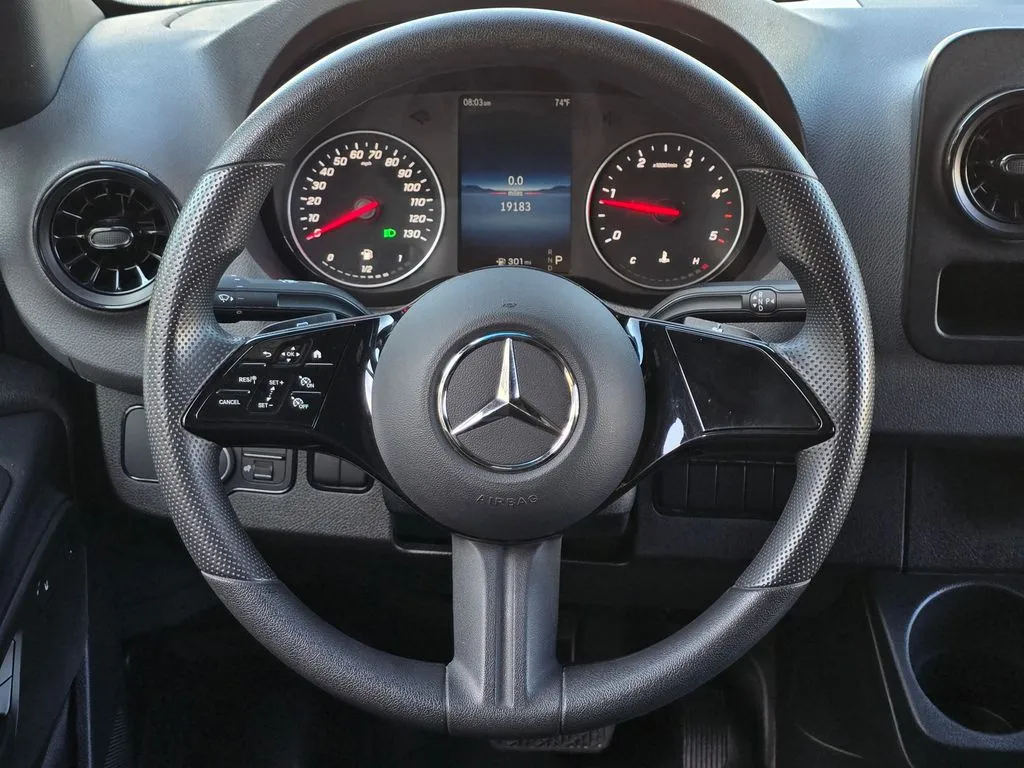Mercedes-Benz Sprinter photo 20