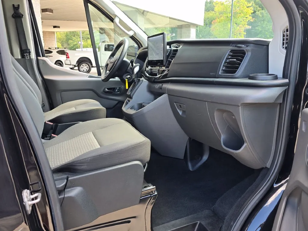 Ford Transit-350 photo 35