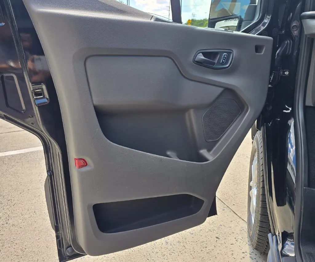 Ford Transit-350 photo 31