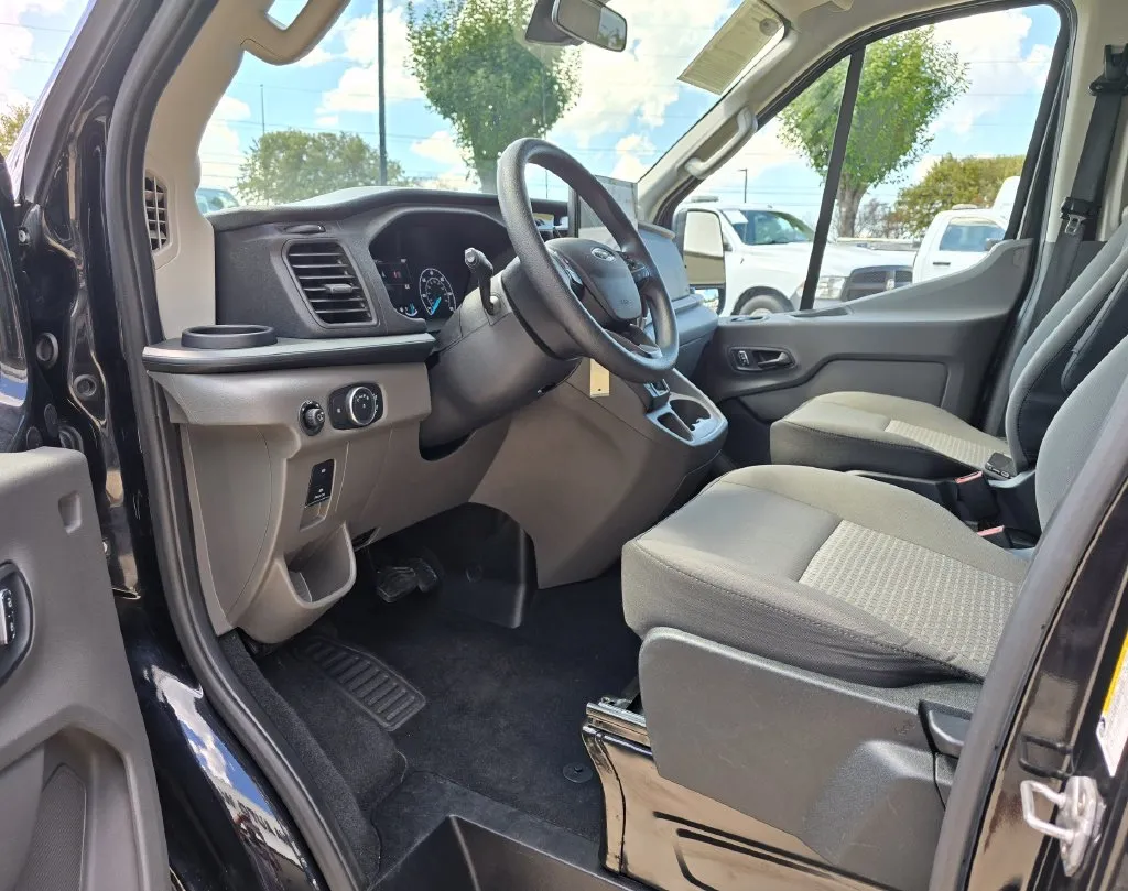 Ford Transit-350 photo 29