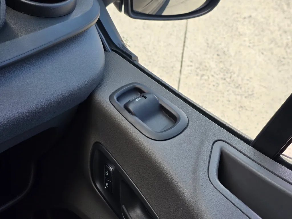 Ford Transit-350 photo 38