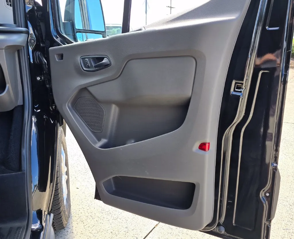 Ford Transit-350 photo 37