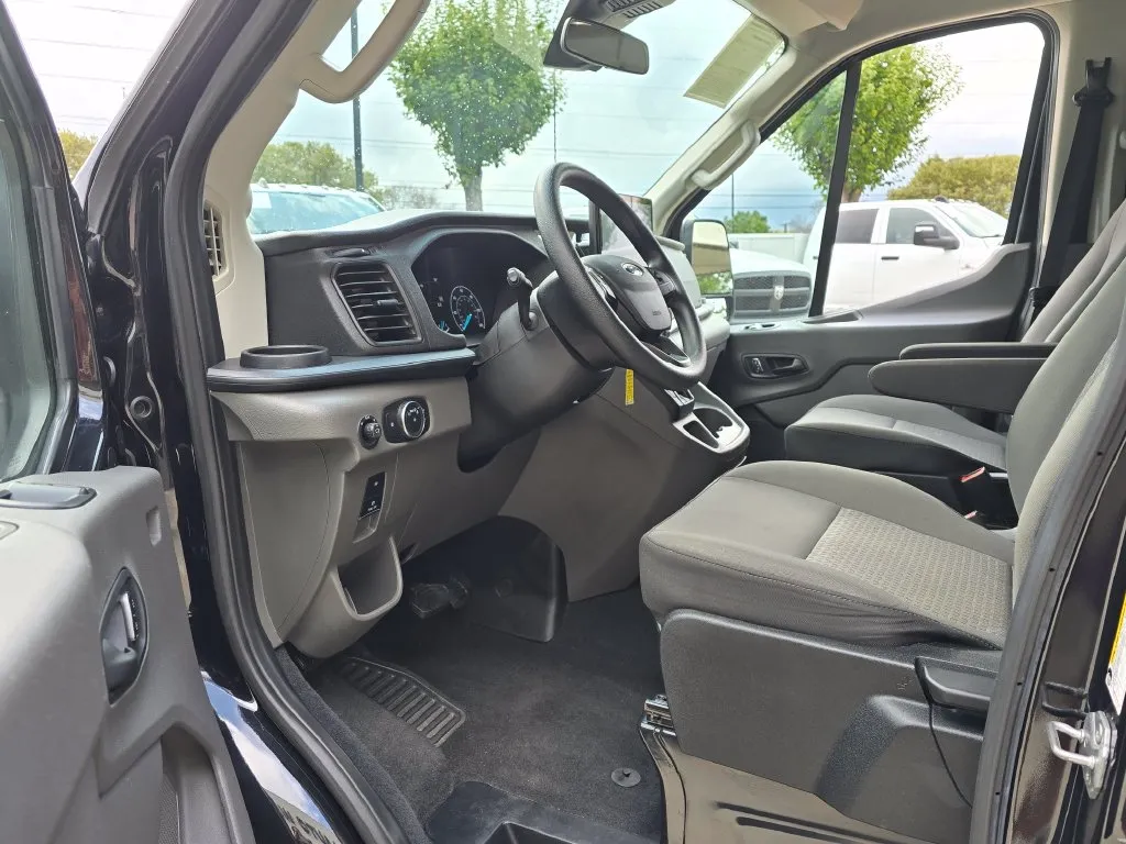 Ford Transit-350 photo 28