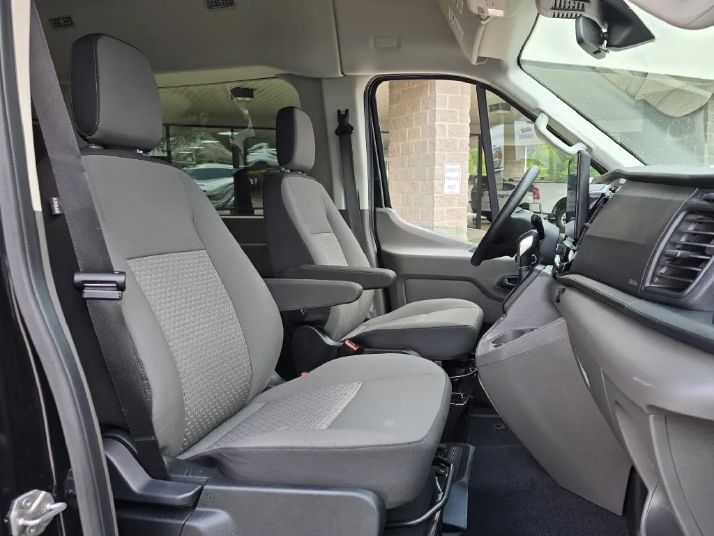 Ford Transit-350 photo 34