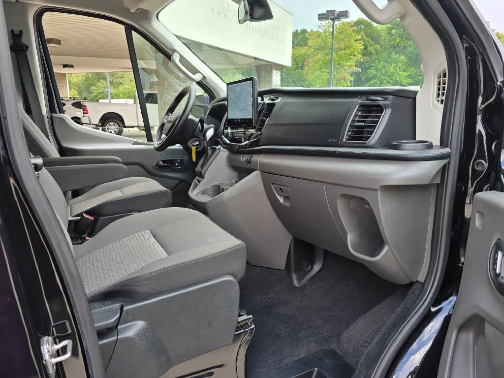 Ford Transit-350 photo 33