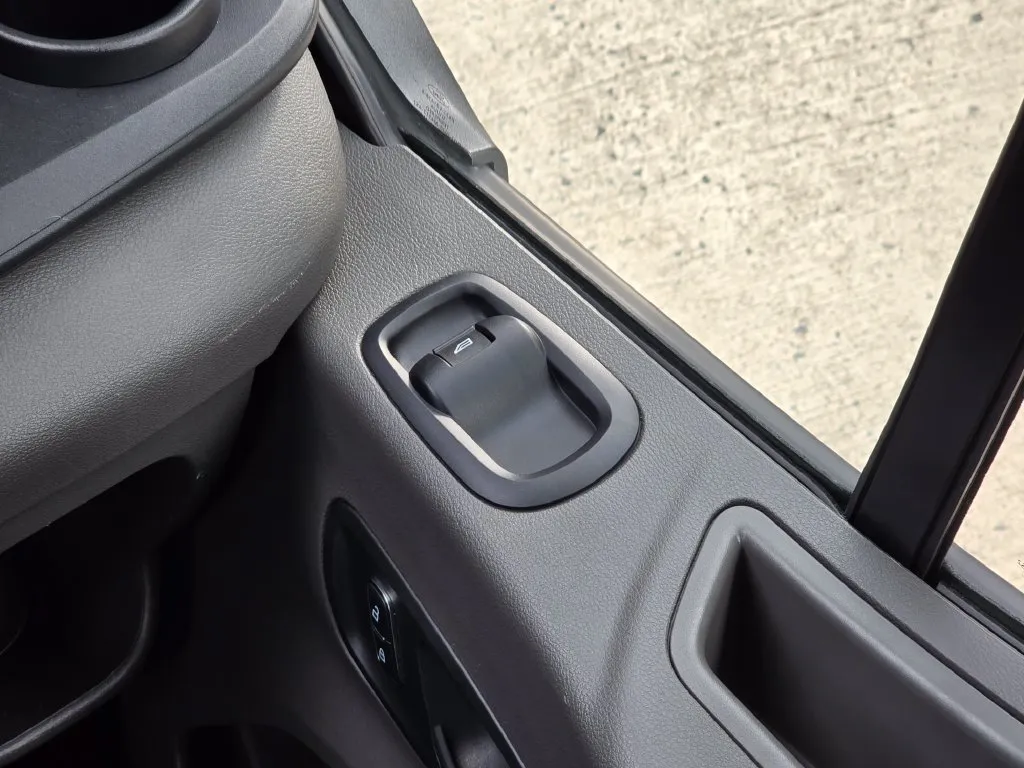 Ford Transit-350 photo 36